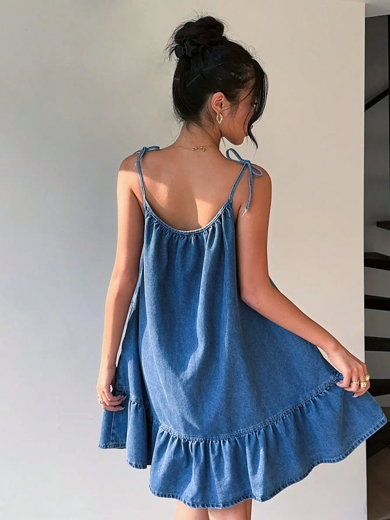 Robe en jean bandeau de style français, nouveau style d'été, haut de gamme, élégant, à la mode, coupe ample, effet amincissant, 2025 – Image 2