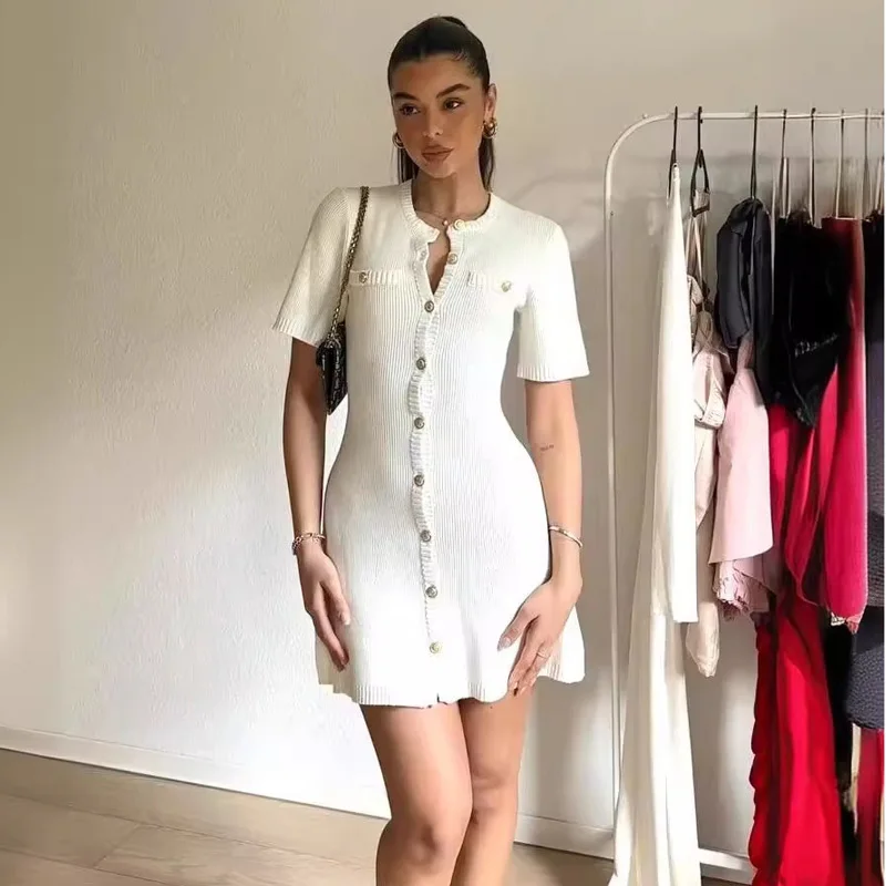Mini robe tricotée blanche élégante pour femmes, bouton en métal, Sexy, Slim, pull côtelé, tenues de fête de vacances, nouvelle collection automne 2024 – Image 7